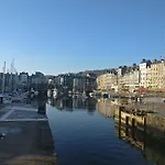 Centre Historique 아파트 *